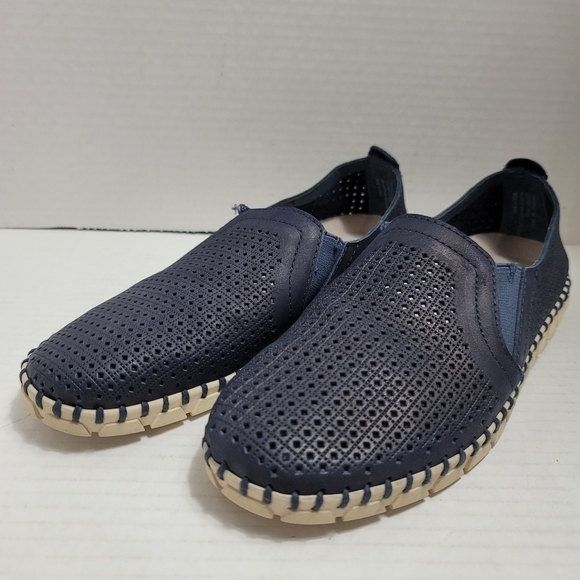 OTBT Universe Slip-On Shoes for Ladies 6 Perforated Leather Upper Navy - Picture 2 of 9